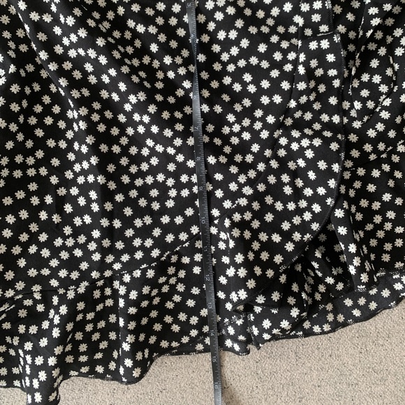 Daisy Print Ruffled Wrapped Skort - Picture 5 of 6